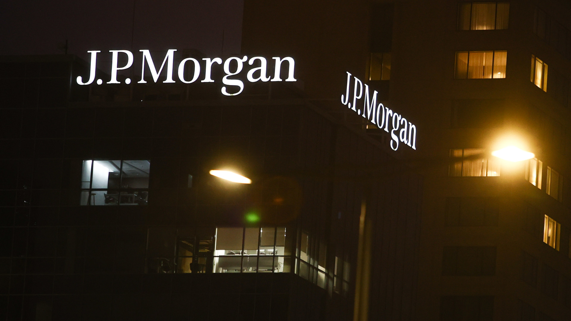 Tőzsdei zuhanásra figyelmeztet a JPMorgan
