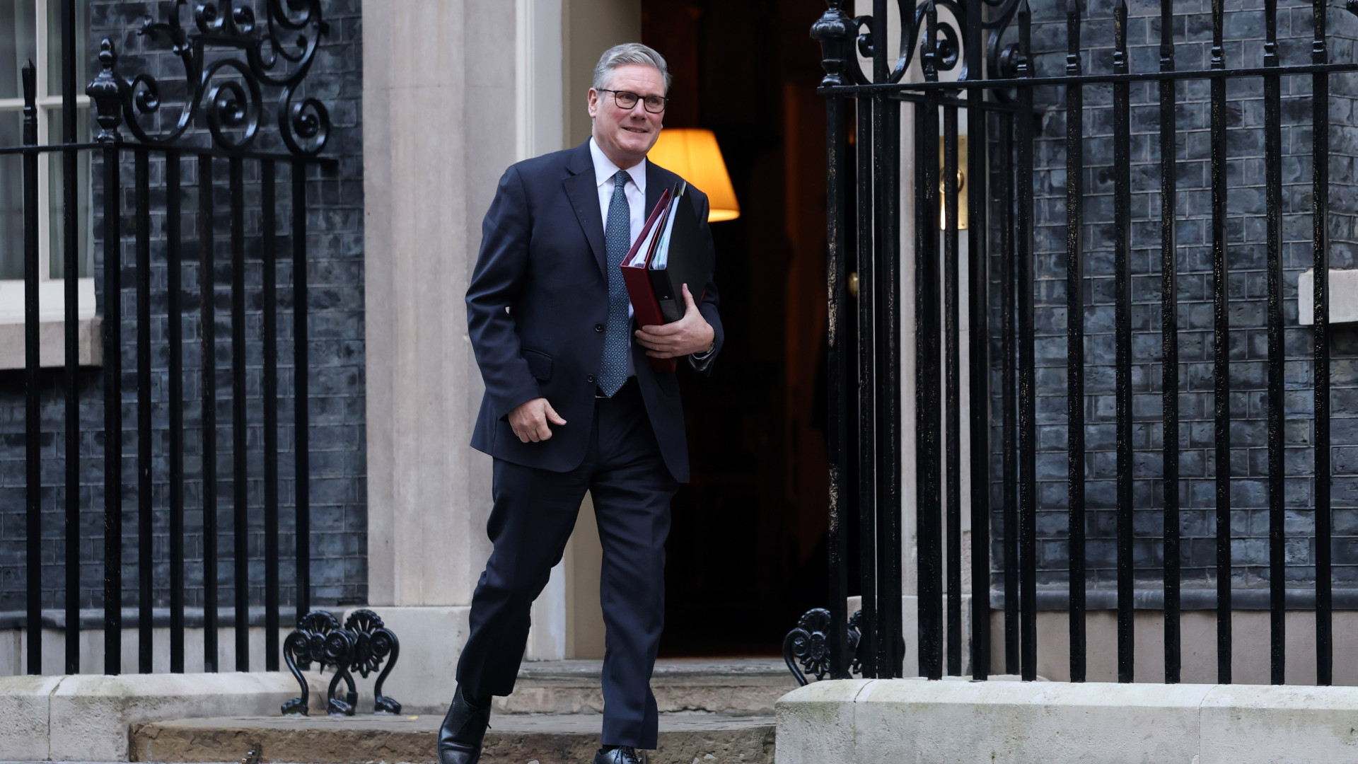 A szemeink előtt omlik össze az európai nagyhatalom? – Valódi Shakespeare-dráma folyik az elitet leleplező súlyos botrány után