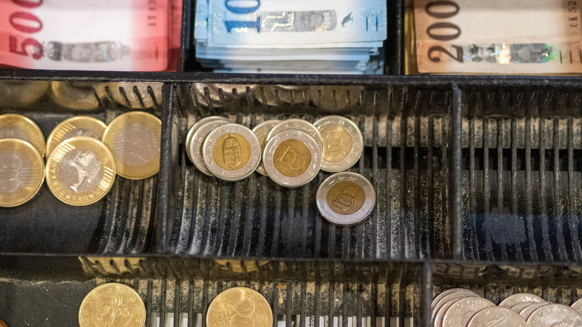 Megjött a figyelmeztetés, túlszaladt a forint - Most indulhat be a fordulat az árfolyamban