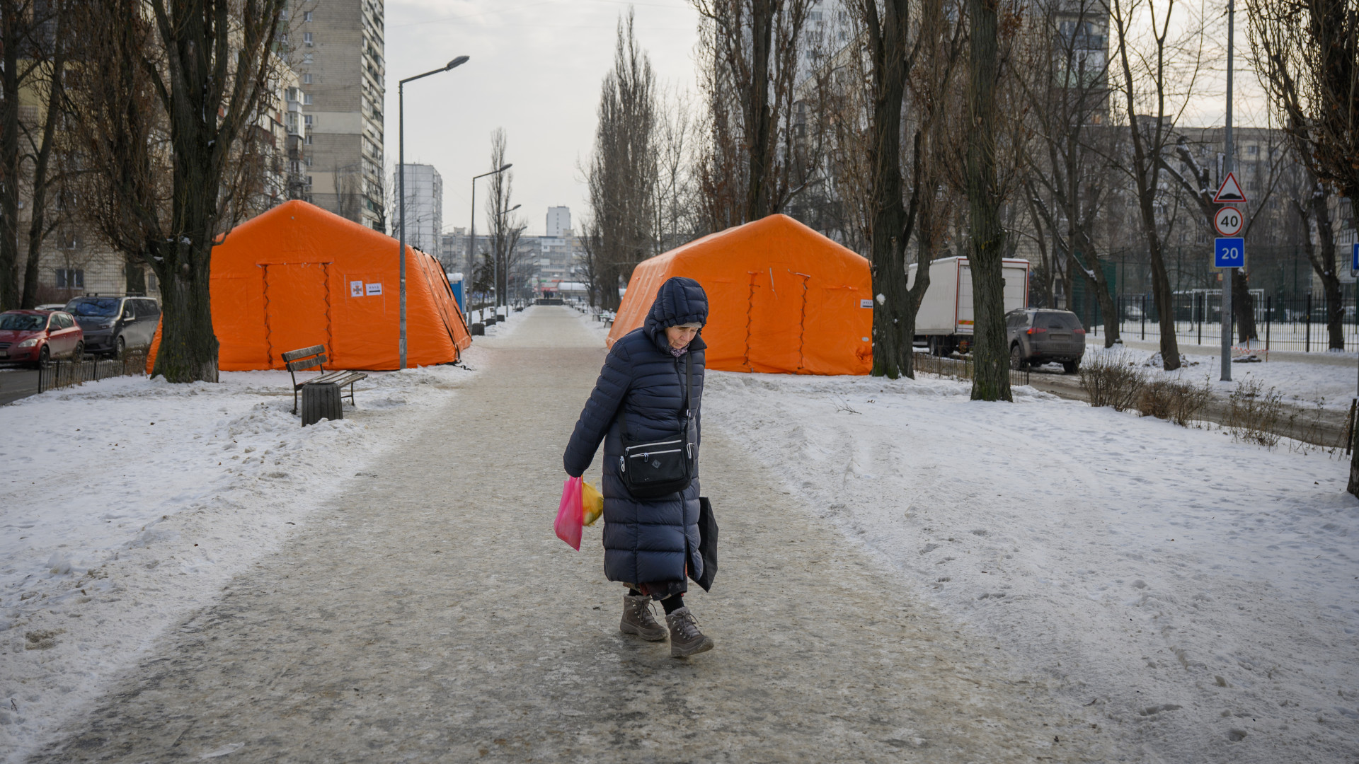 Teljesek az amerikai biztonsági garanciák Ukrajna számára, ezrek fagyoskodnak Kijevben – Háborús híreink hétfőn