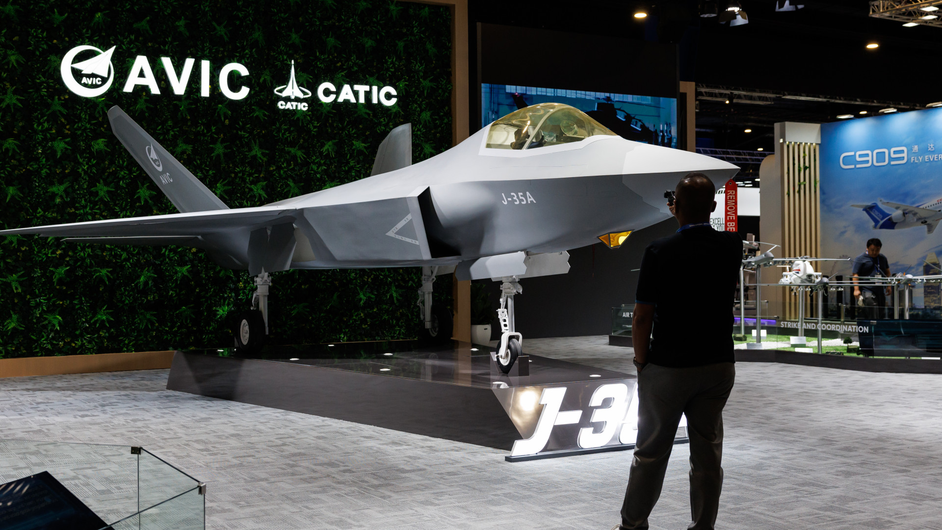 Kína berúgta az ajtót: Peking egész pályás letámadást indított a J-35A ötödik generációs vadászgéppel