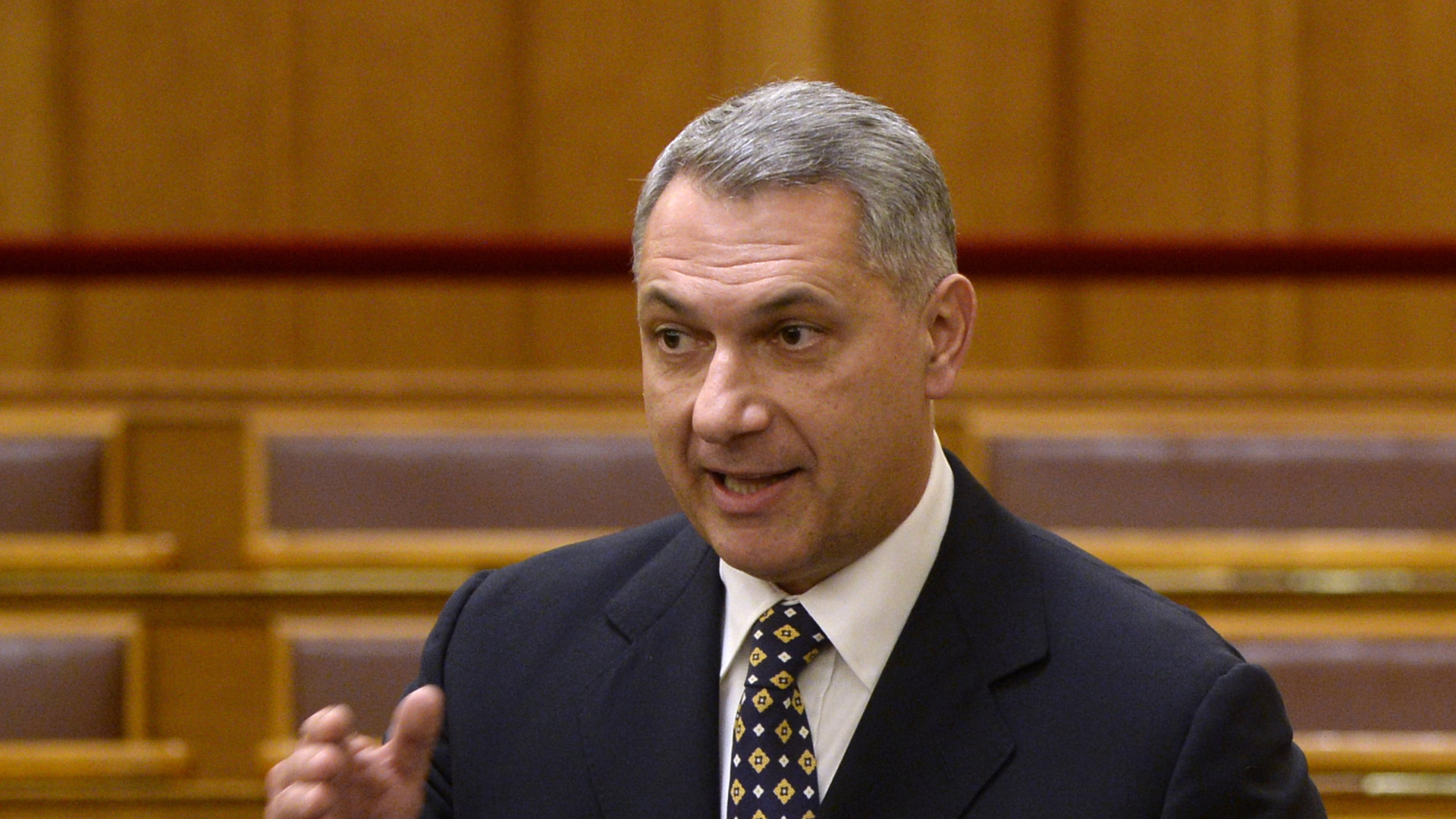 Megszavazták: Lázár János kezébe kerülnek a települések beruházásai