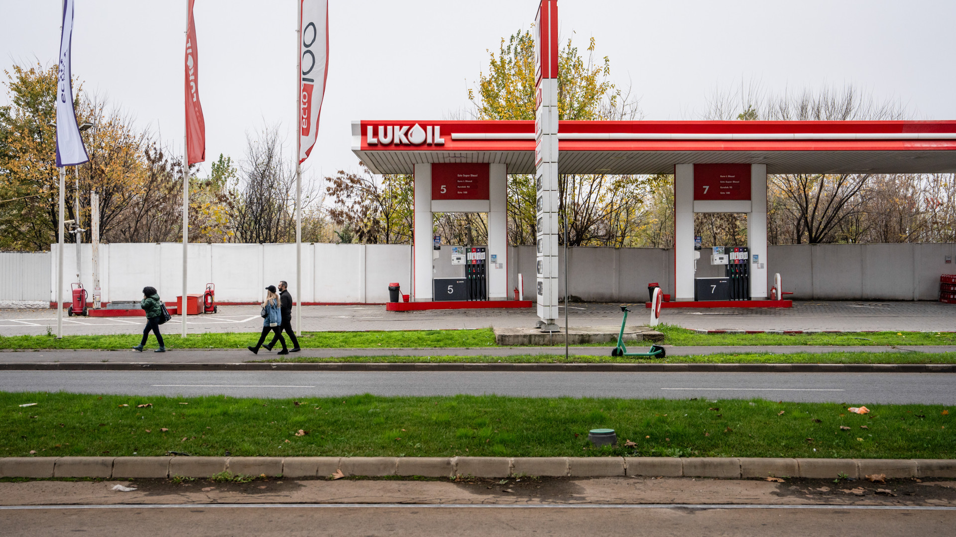 Hatalmas üzletről csiripelnek a madarak: amerikai energiaóriás vásárolná fel a Lukoil legértékesebb eszközeit