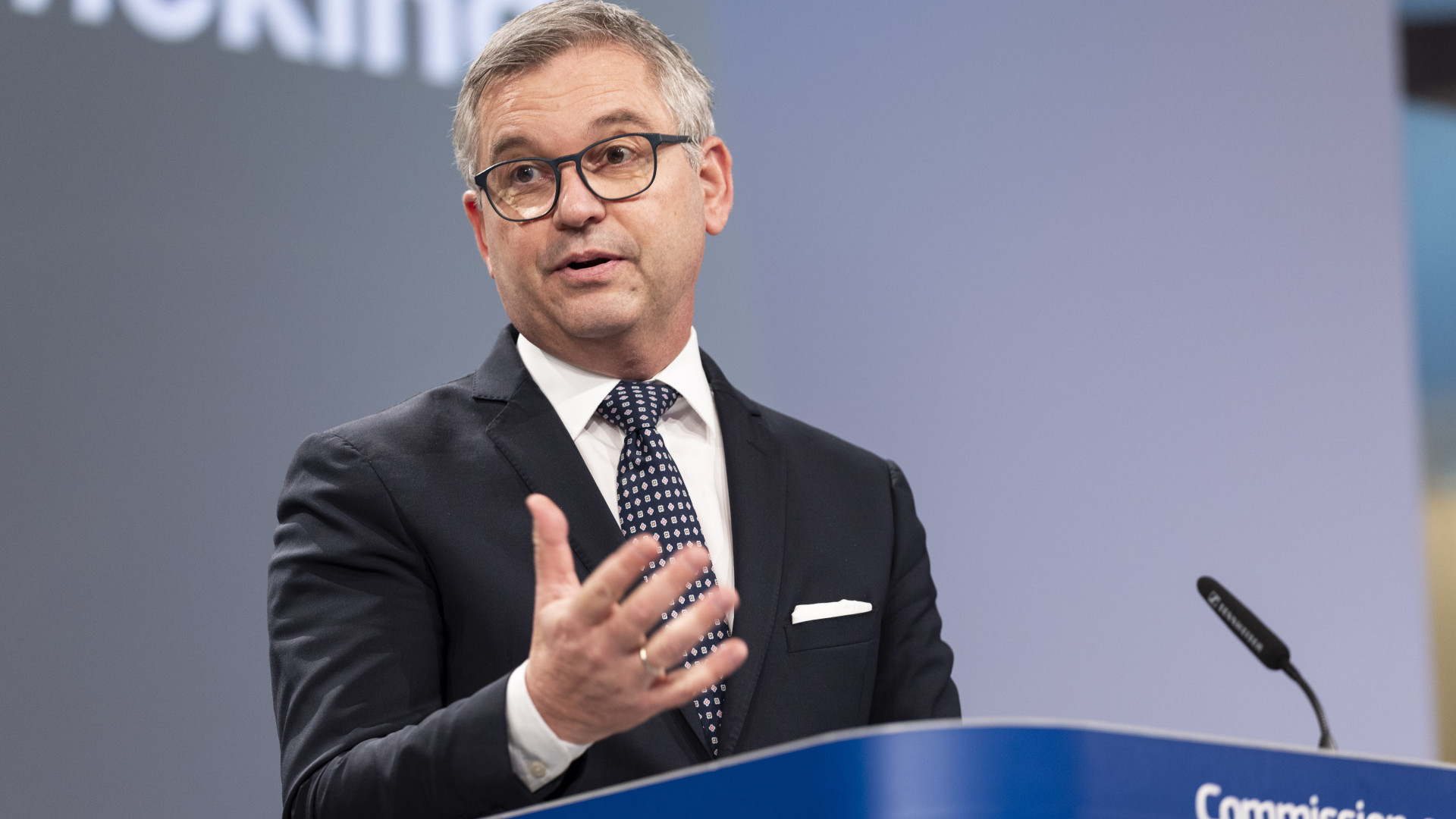 Leleplezte Brüsszel erős embere: Vlagyimir Putyin okozta az európai migrációs válságot