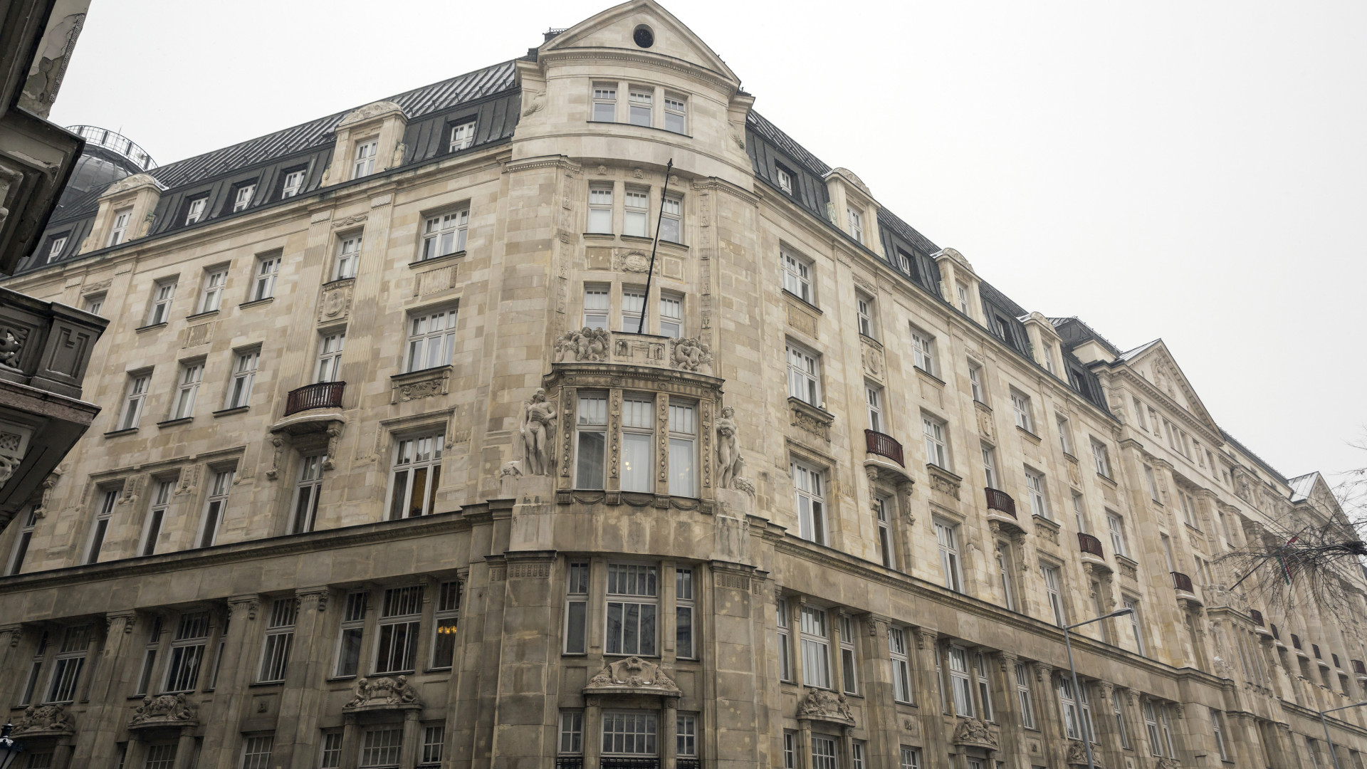 Már most az egész éves terv felett az idei deficit