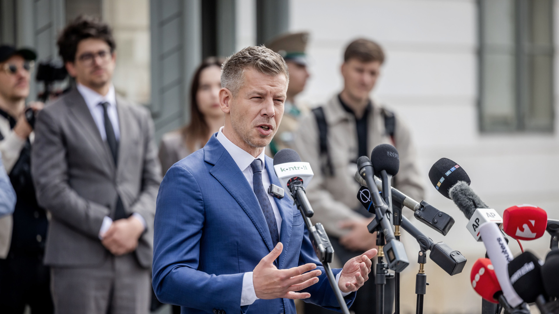 Magyar Péter az üzemanyagellátásról és a Mol osztalékáról egyeztet ma Hernádi Zsolttal