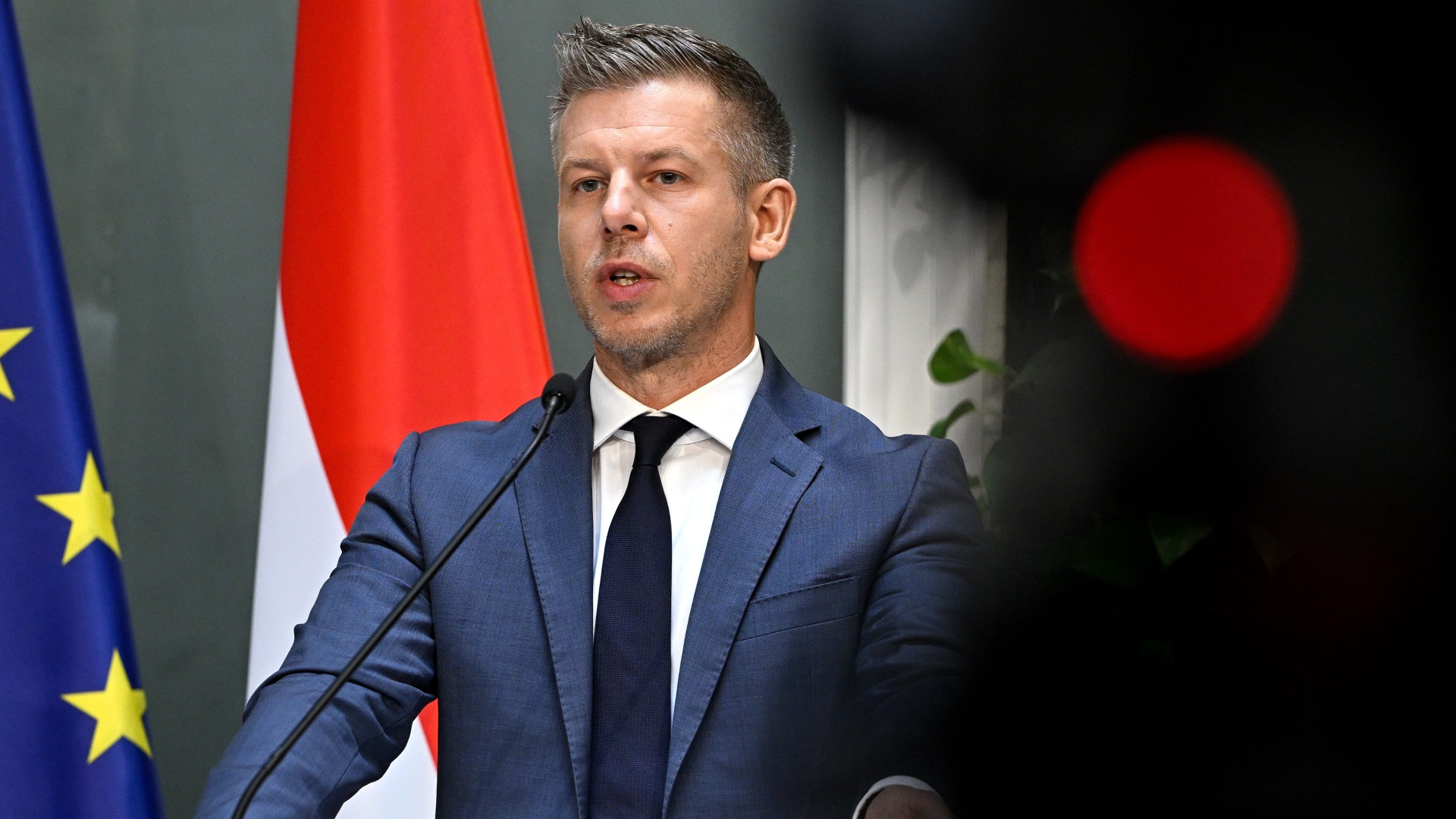 Magyar Péter erős üzenetet küldött a legnagyobb magyarországi cégeknek