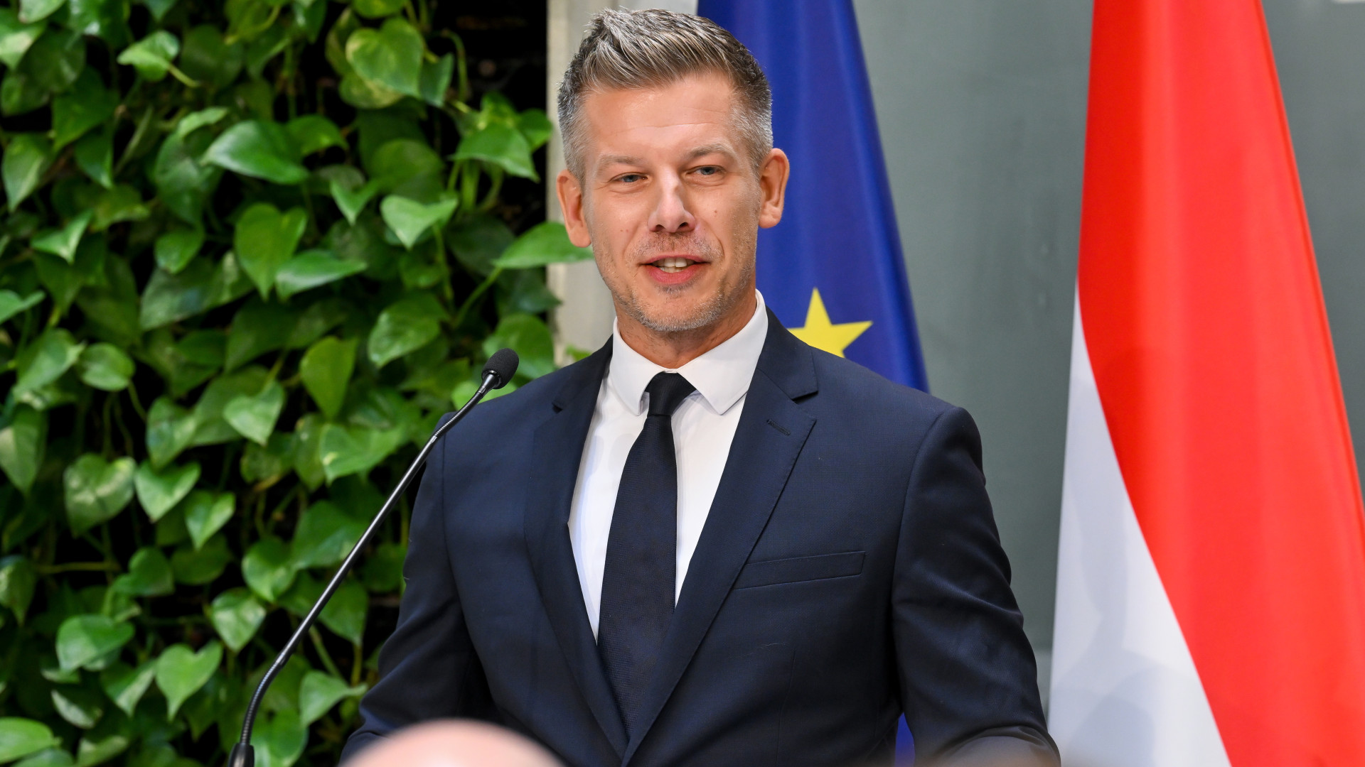 Megjött Magyar Péter bejelentése a bizalmi vagyonkezelő alapítványokról