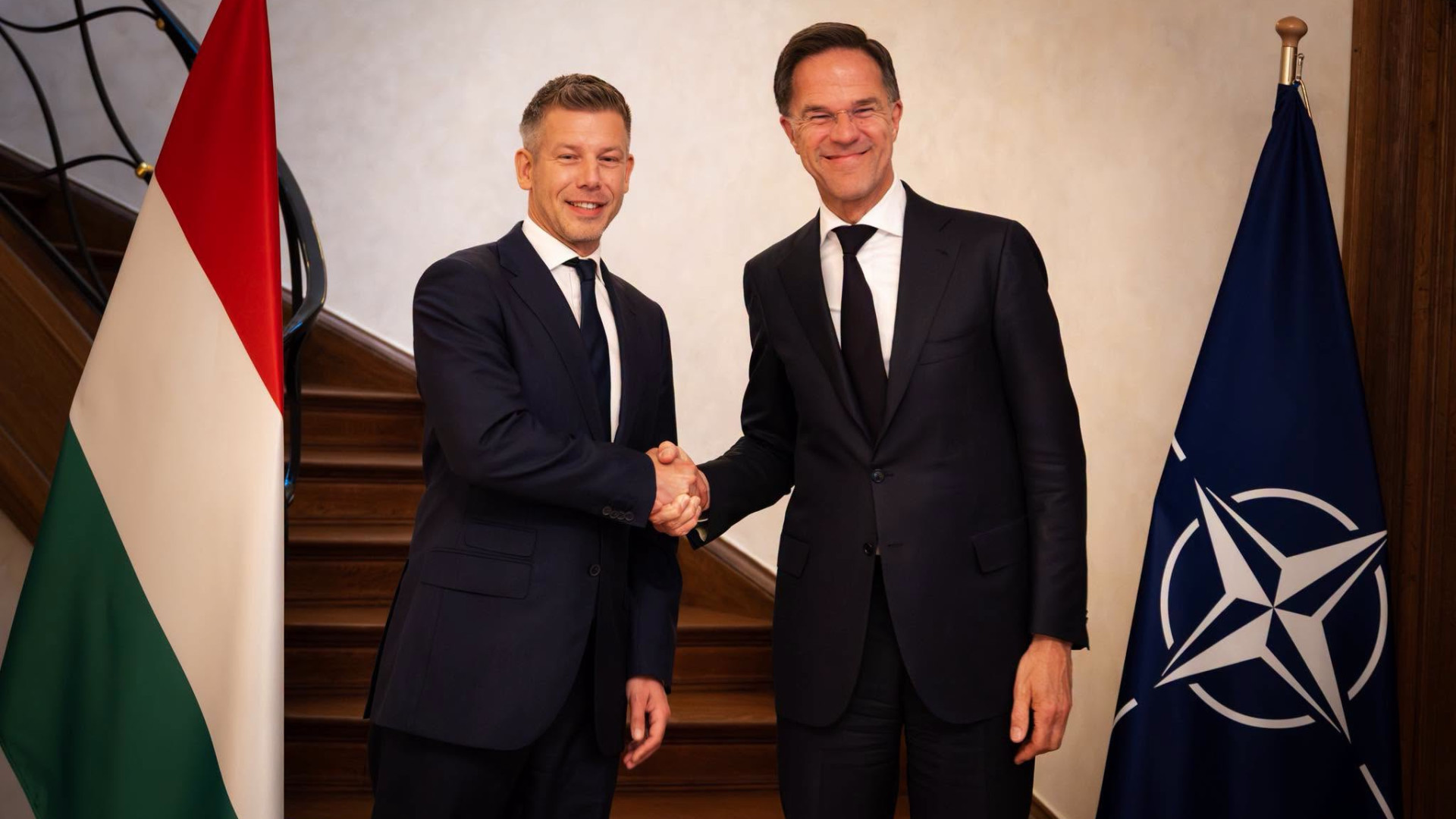 Magyar Péter találkozott a NATO erős emberével: dicséretet kapott Magyarország – Megszólalt a kormányfő