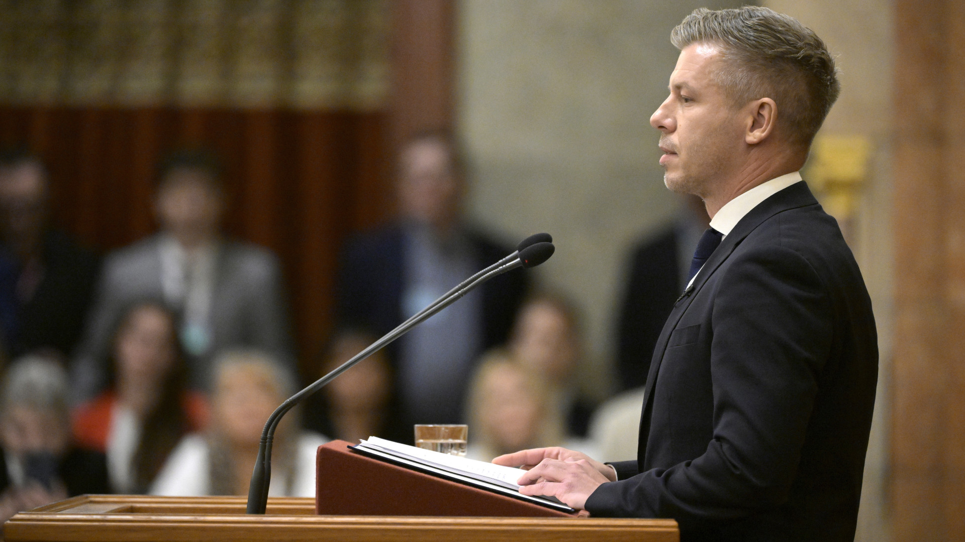 Magyar Péter: két és fél millió embernek csökken az adója jövőre