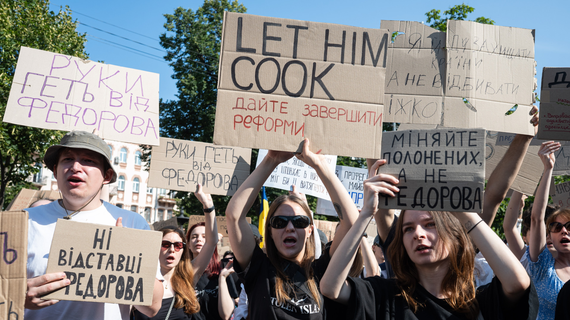 Rég nem volt ekkora válság Ukrajnában: kibukott a könyörtelen hatalmi harc, az utcára vonultak az emberek