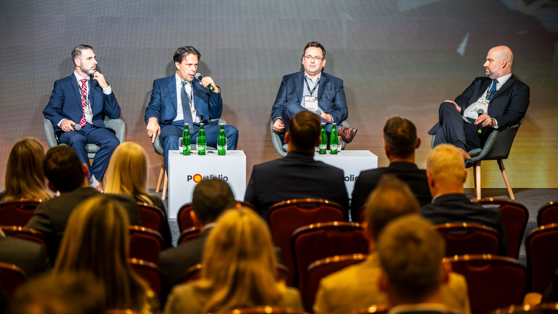 Mekkora gazdasági növekedés jöhet jövőre? És hány forint lesz 2025 végén egy euró?