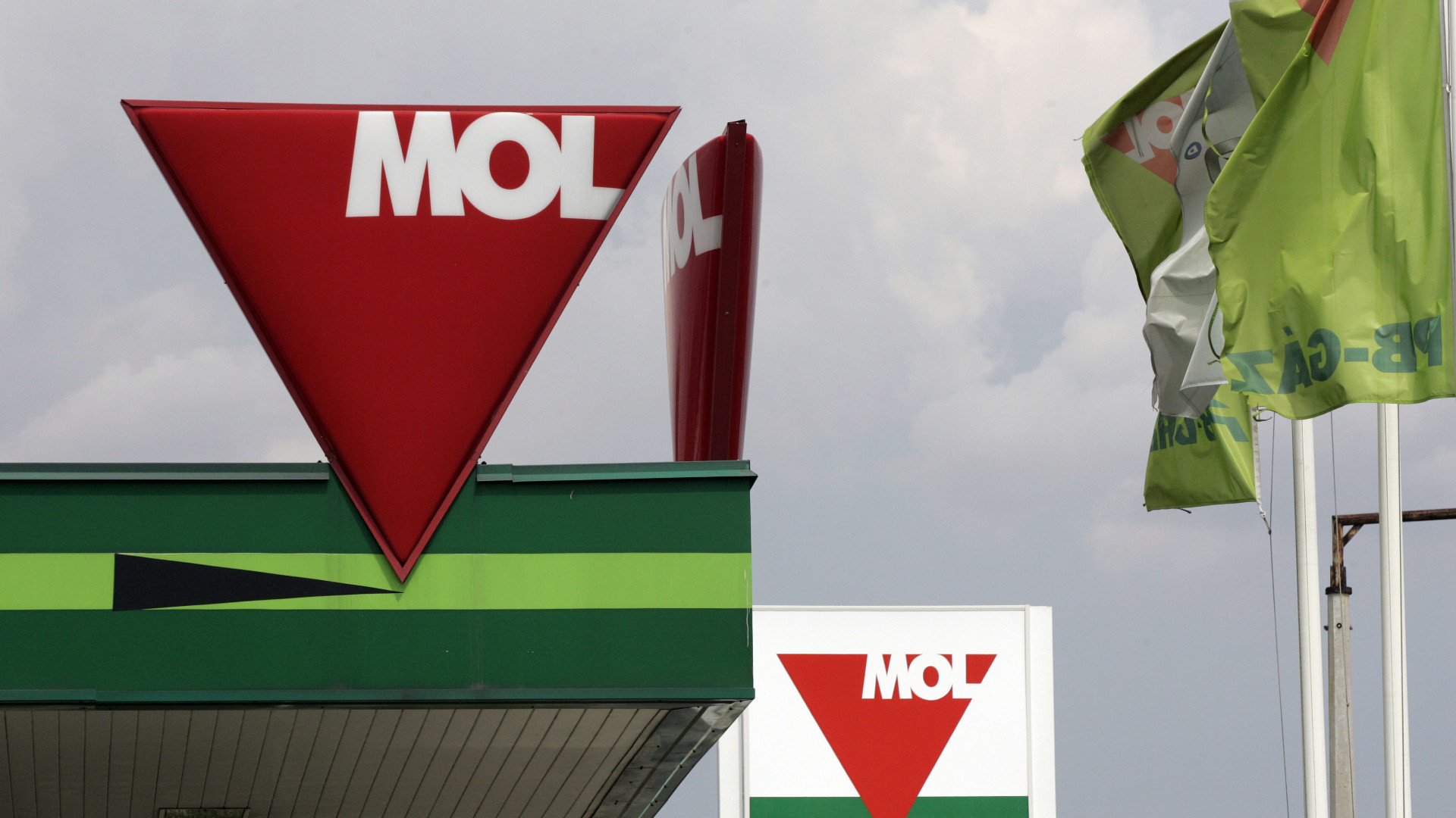 Éjszakai tűzeset: rendkívüli tájékoztatást adott ki a Mol