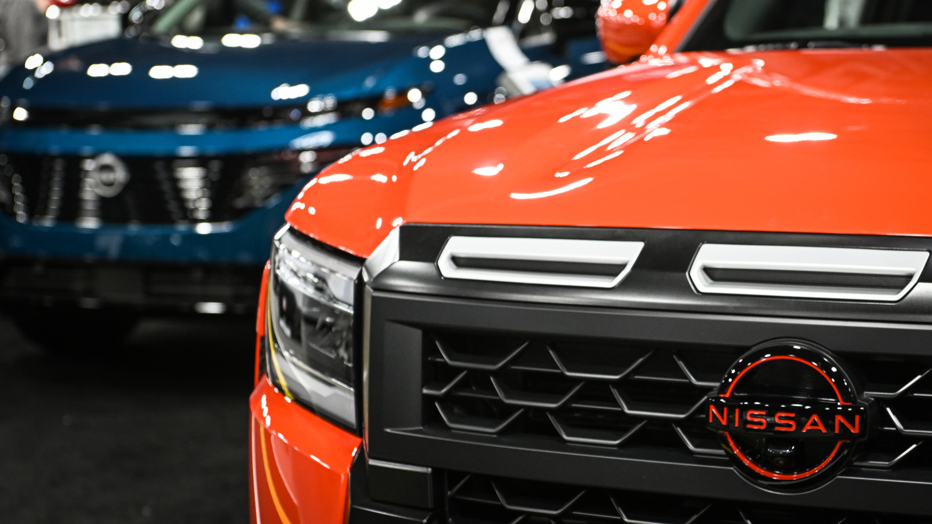 Kiszáll a Mercedes, tovább zuhan a Nissan árfolyama