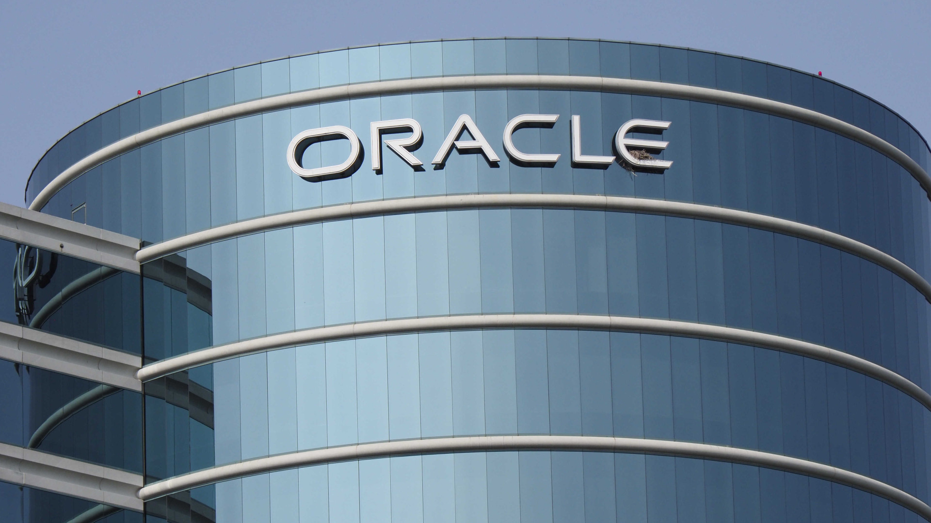 Hirtelen előzés, Larry Ellison a világ leggazdagabb embere