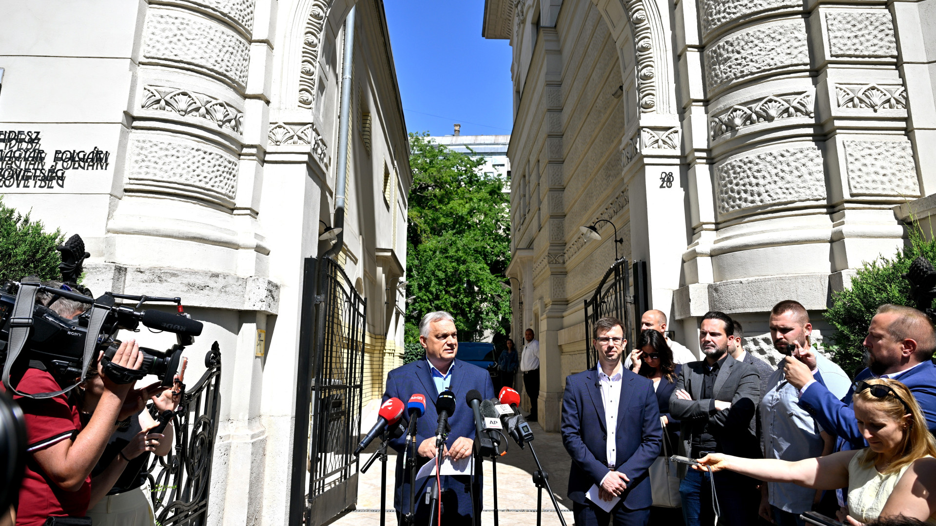 "A szálak Orbán Viktorig érhetnek"
