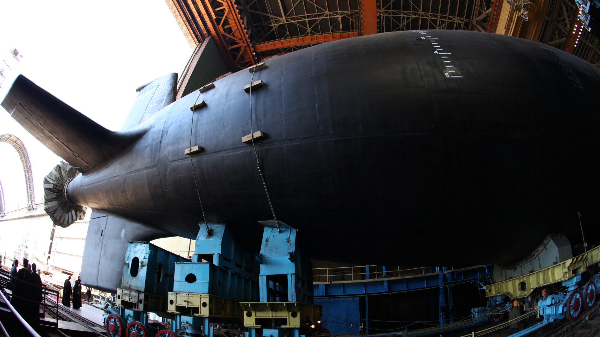 Ez nagyon kínos: Moszkva képtelen megjavítani az egyik legjobb fegyverét, azért inkább bérbe adja