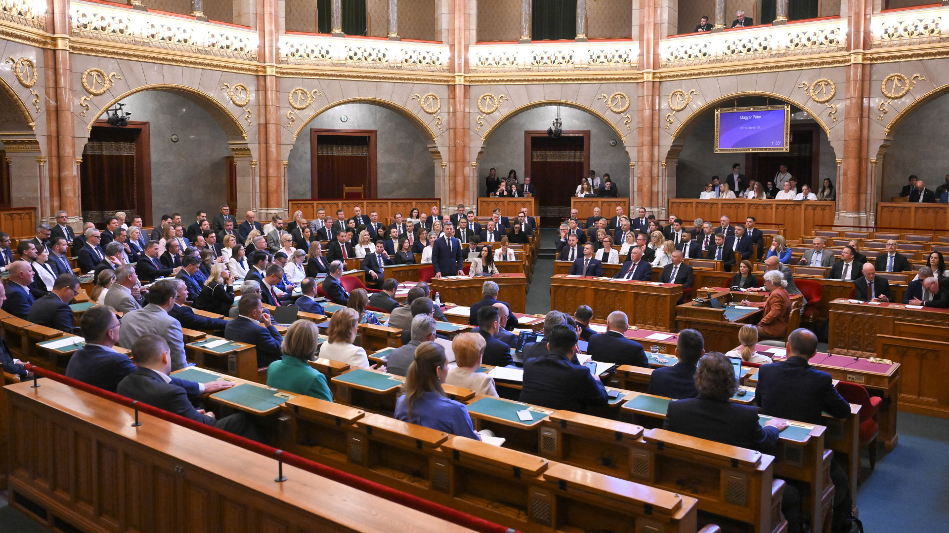 Meglépi a Tisza Párt: jelentősen csökkentik a politikusok fizetését