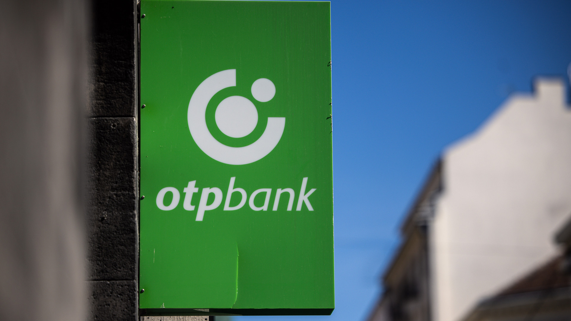 A nagy emelések után most célárcsökkentések jöttek az OTP-re és a Richterre
