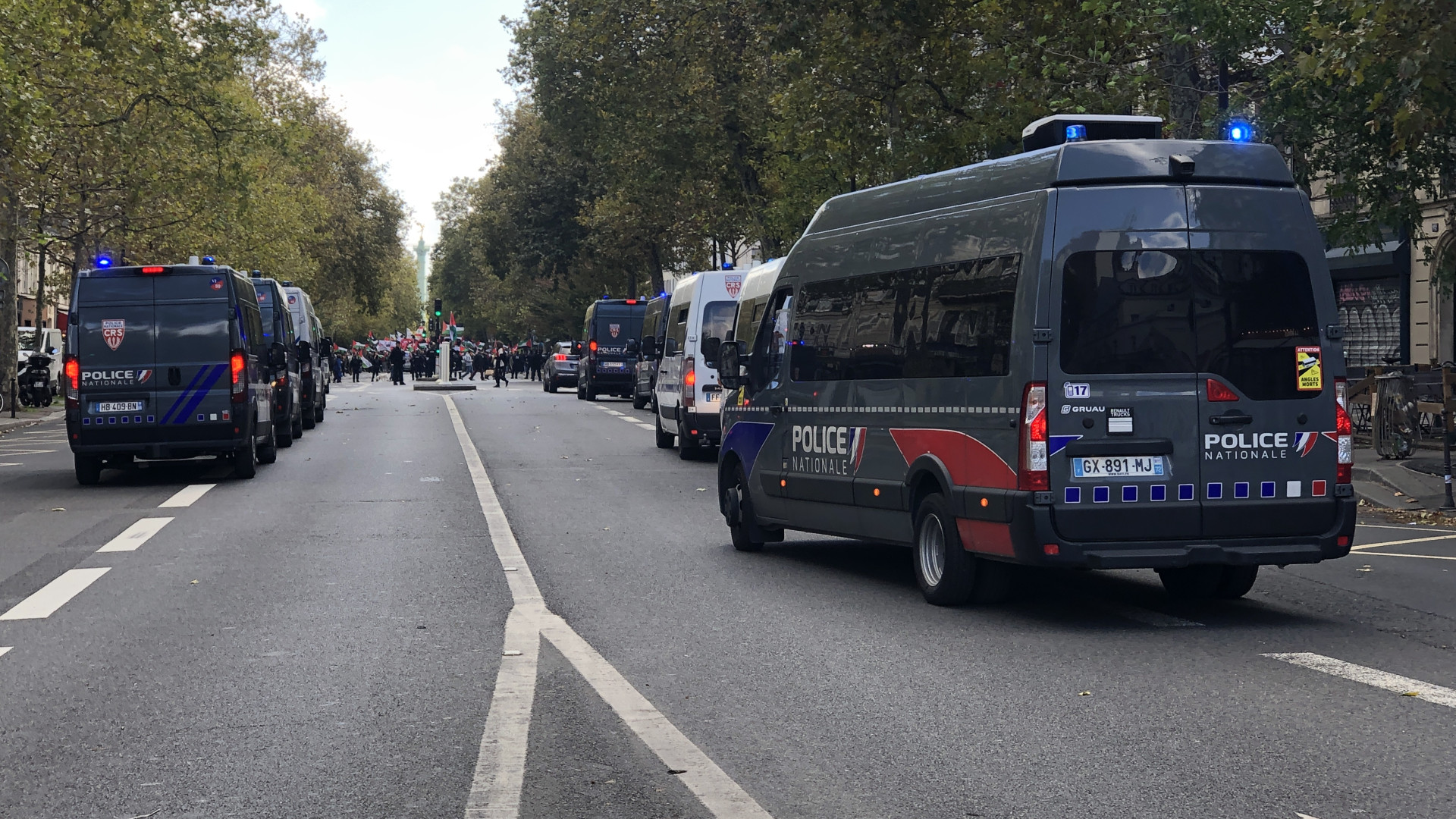 Robbanás rázta meg Párizs utcáit: nagyon gyanús dolog bukott ki - Lehet, hogy a francia elit volt a célpont