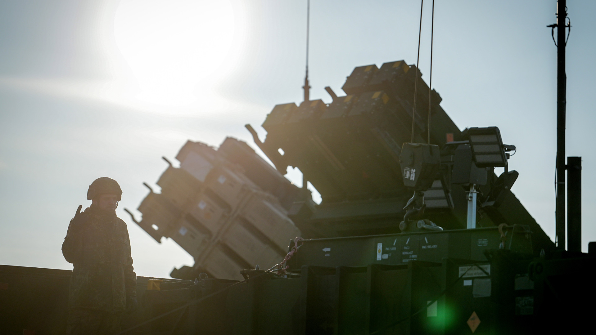 Itt a nagy megállapodás: jó híreket kapott Ukrajna, Amerika felpörgeti a kulcsfegyver gyártását