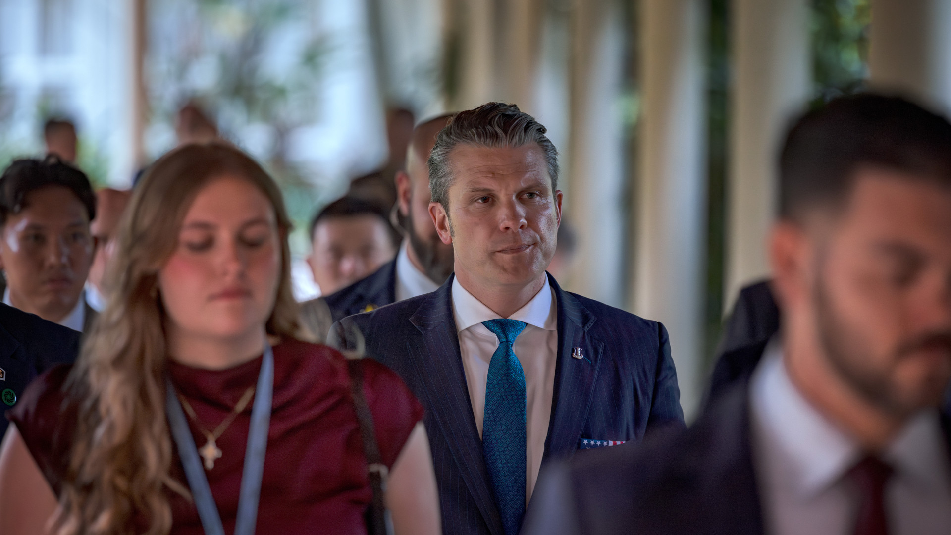 Hamarosan eldőlhet a fenyegetett sziget sorsa: mindenki Pete Hegseth beszédét várja