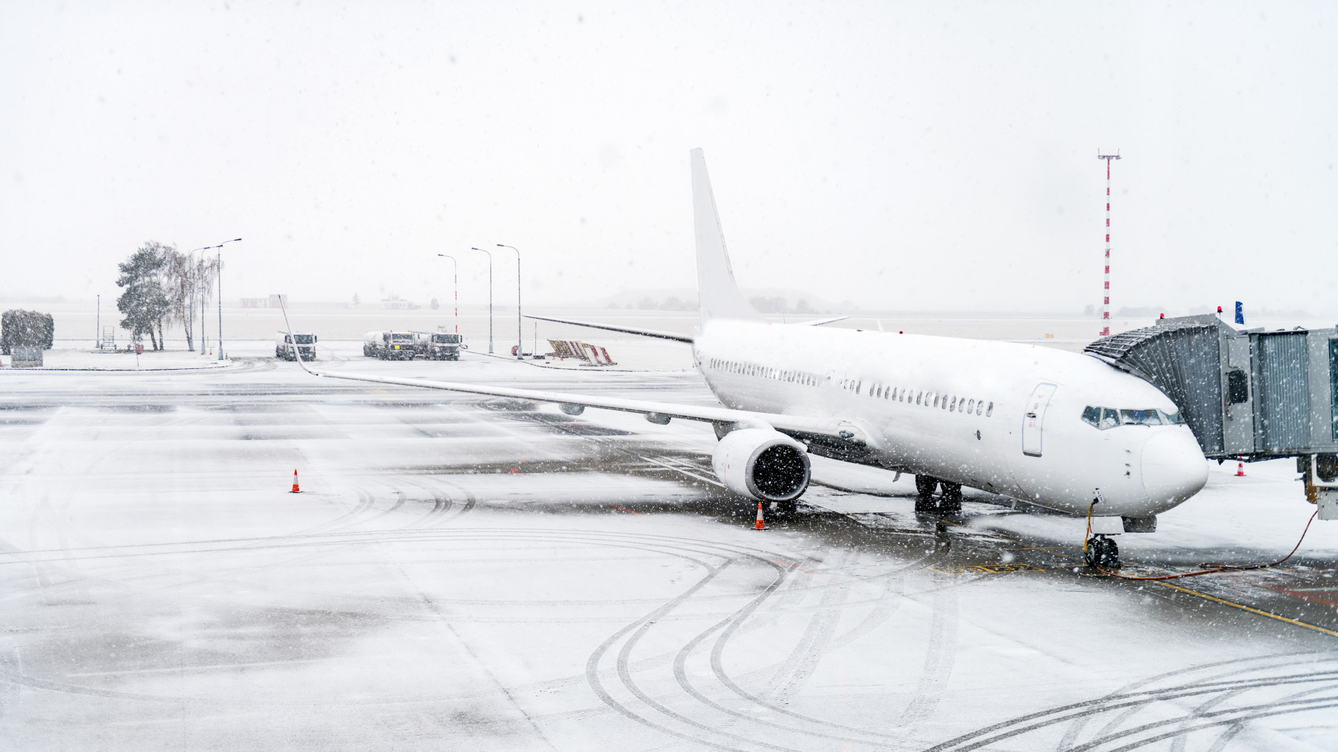 Lecsapott az extrém téli időjárás: rengeteg járatot töröltek Európa egyik legforgalmasabb repterén