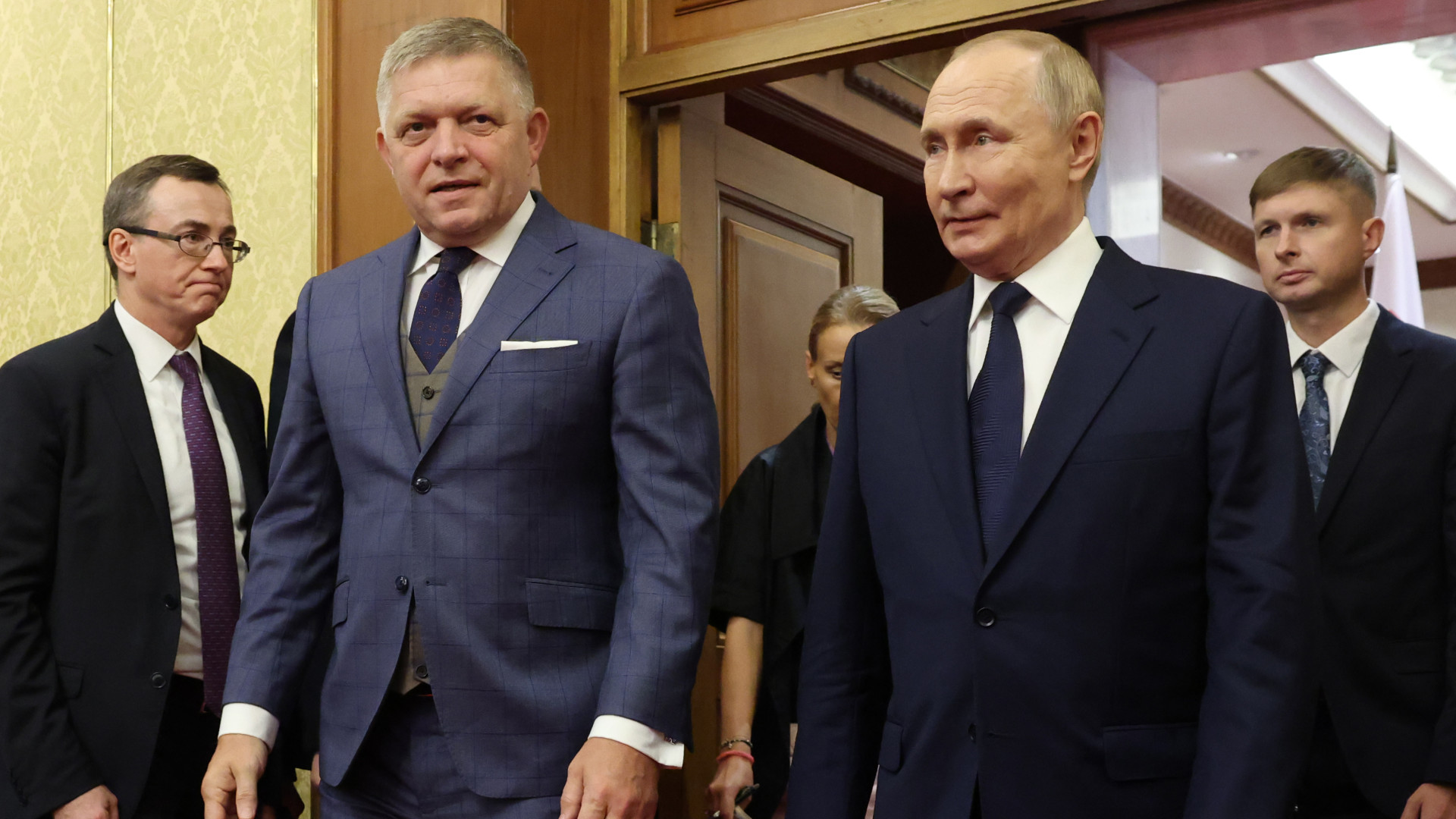Uniós kormányfőt is célba vehetnek ukrán drónok? - Robert Fico is elutazott Moszkvába