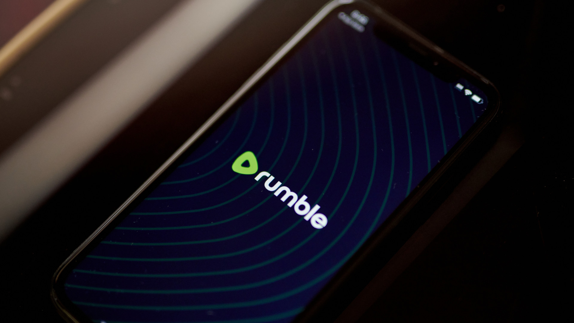 A Donald Trump kedvenc videómegosztóját üzemeltető cég vásárolná fel a TikTokot