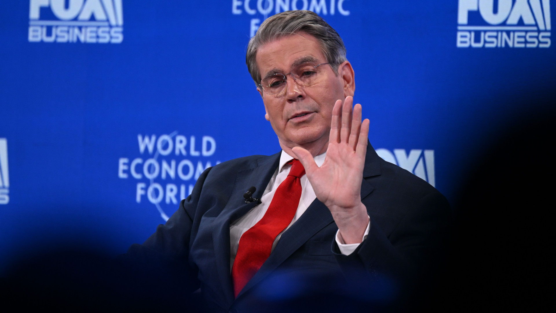 Kínos ügy a világ egyik legnagyobb bankjánál: saját elemzőjétől határolódott el a vezérigazgató Trump kedvéért