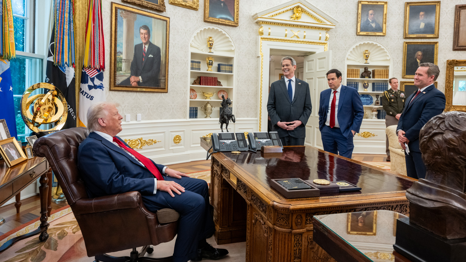 Trump embere bevédte a dollárt, homlokegyenest mást mondott, mint az elnök