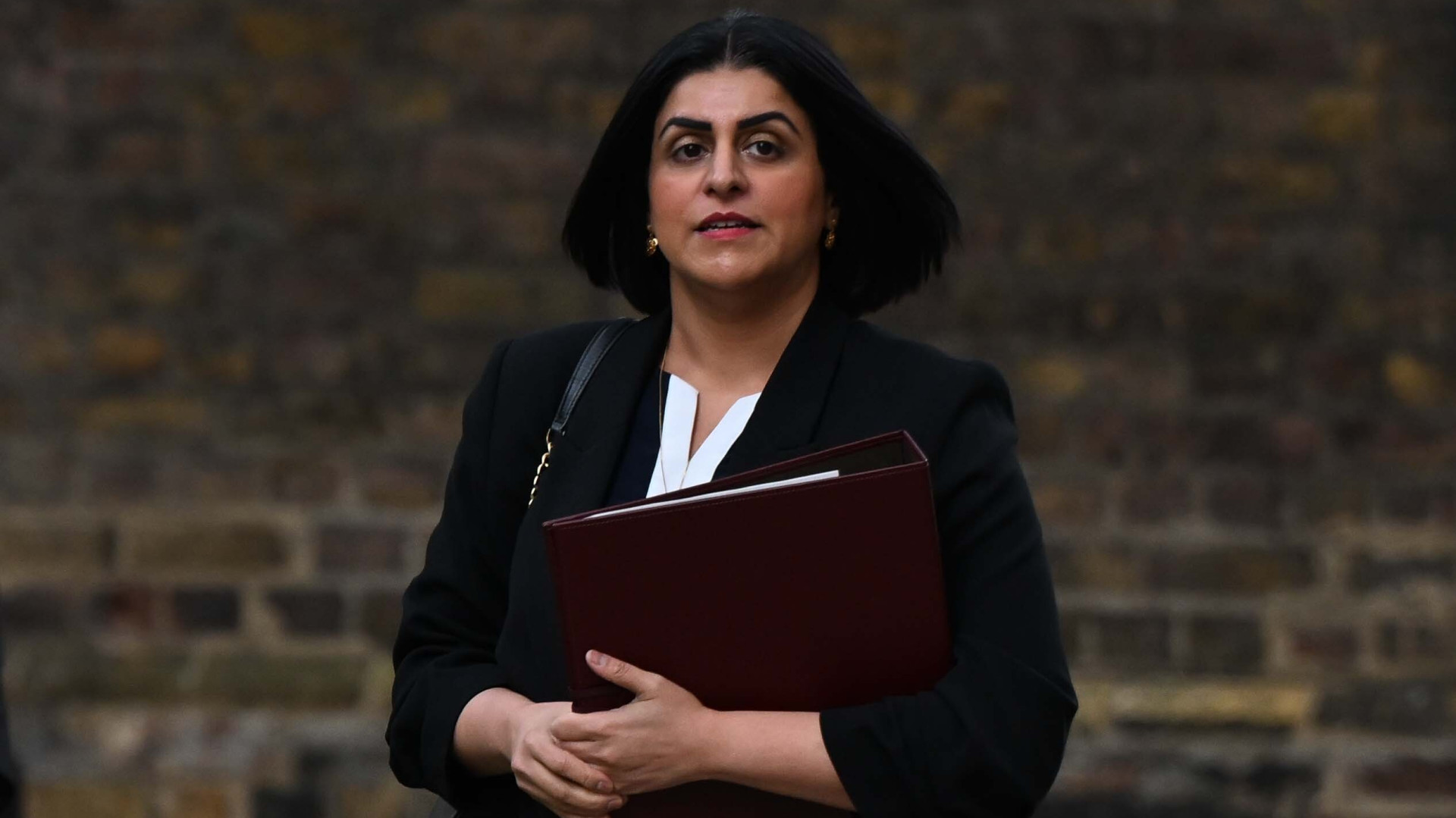 Öt helyett 20 év: drasztikus bevándorlási szigorítás érkezik Londonban