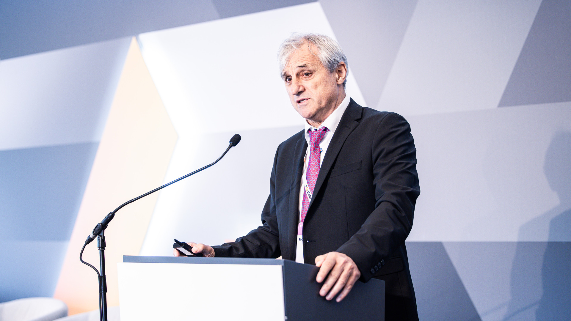 Ki kell szabadítani az egészségügyet a politikai fogságából