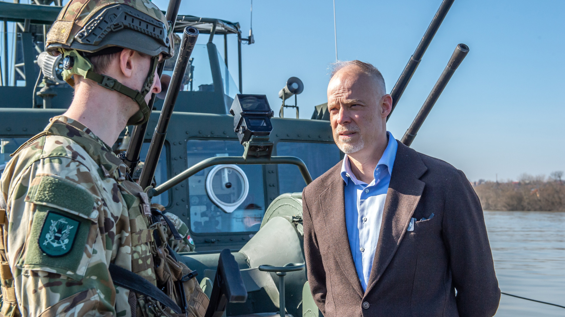 Rendkívüli plusz egyhavi juttatást kapnak ezek az állami alkalmazottak