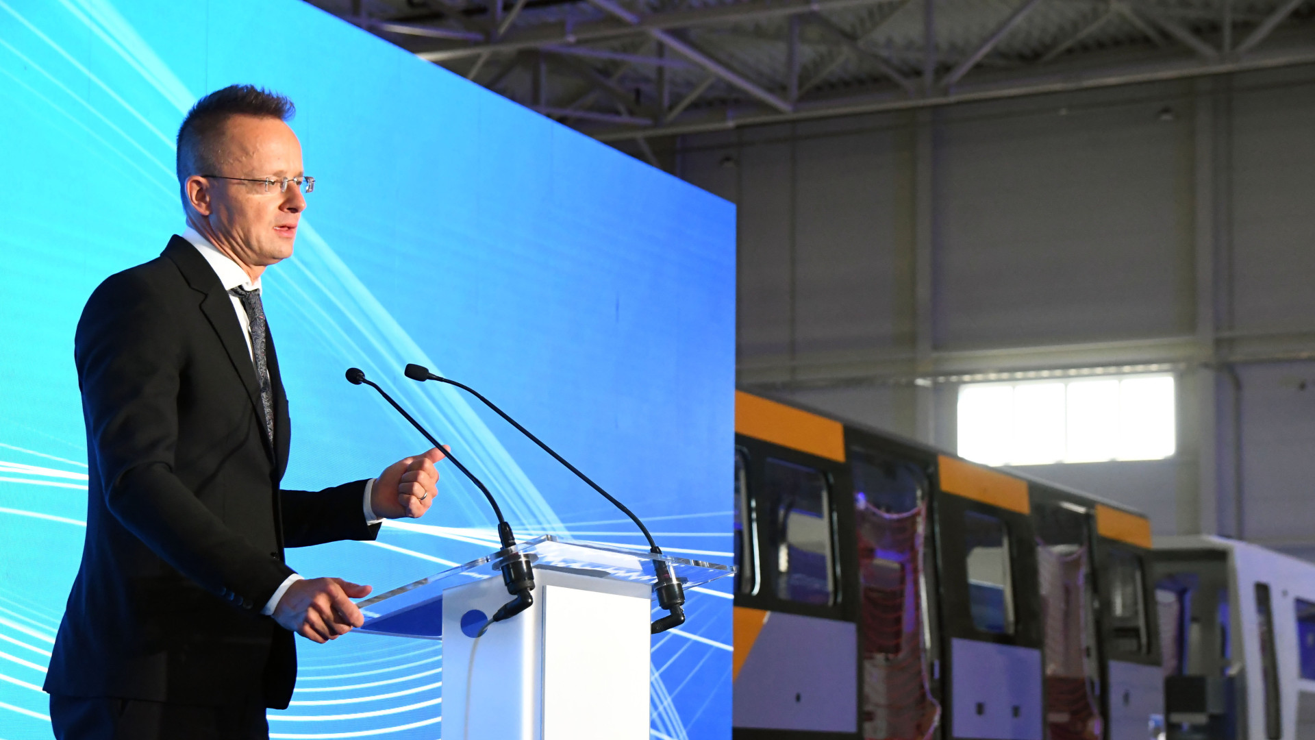 HVG: drákói szigort vezetett be a külügy, büntette és listázta a késő diplomatákat