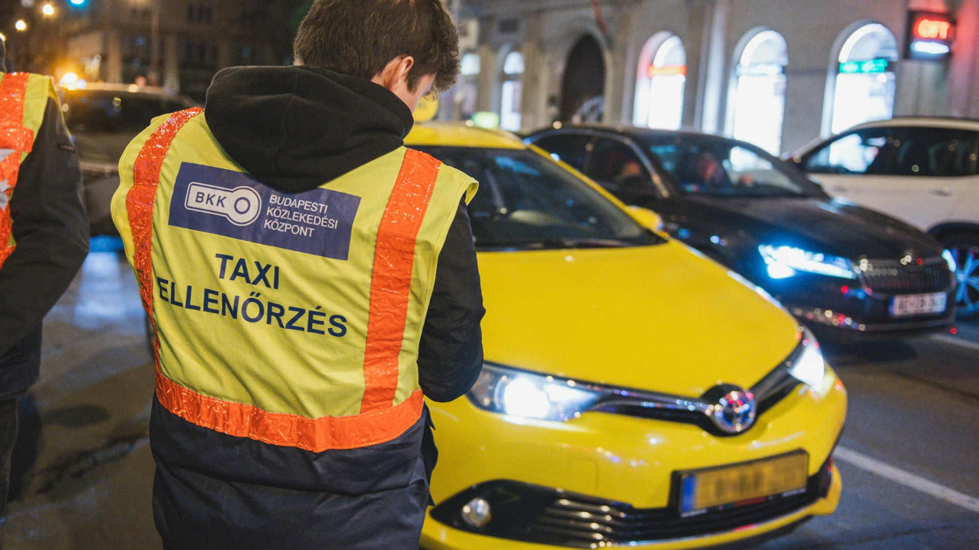 Annyira eldurvult a budapesti taxishelyzet, hogy több rendőrt vetnek be