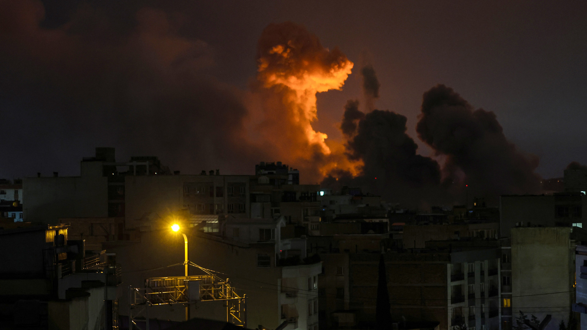 Valami beindult Iránban: robbanások rázták meg Teheránt - Lázadókat vadásznak a hatóságok