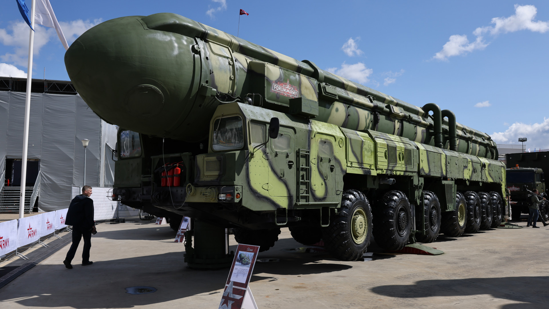 9м113 противотанковая управляемая ракета. иран баллистические ракеты zolfaghar. птрк 9м133 «корнет». птур 3м7 дракон. Naval strike missile фото.