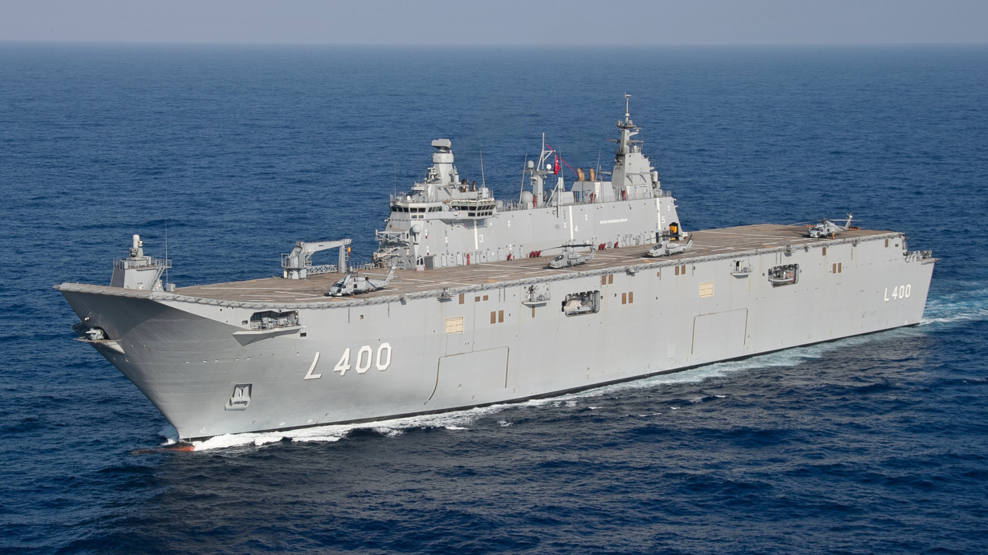 Megérkeztek a részletek a döbbenetes fegyverről: mozgó katonai bázisként uralhatja a vizeket az új szuperhajó