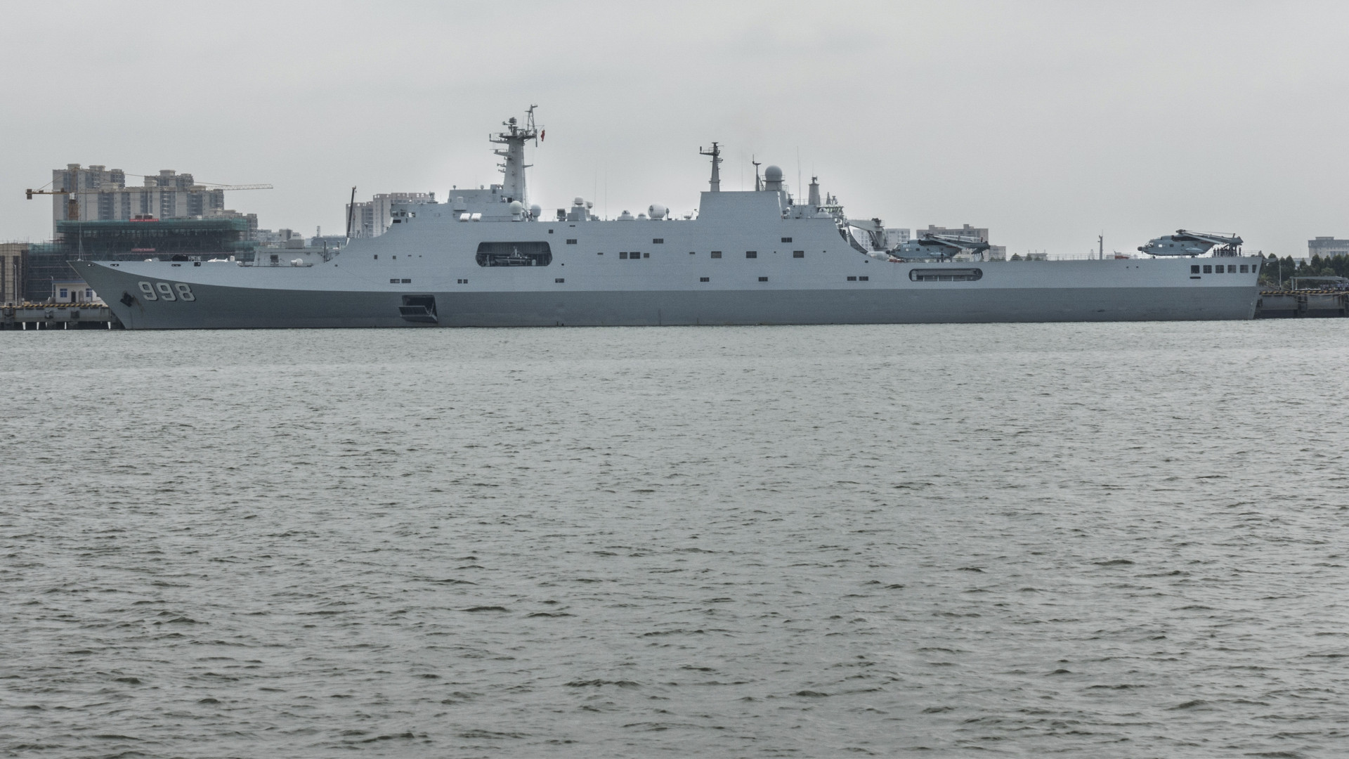 Megérkezett a valóságos úszó erőd: villantott a keleti nagyhatalom, félreérthetetlen üzenetet kapott Amerika