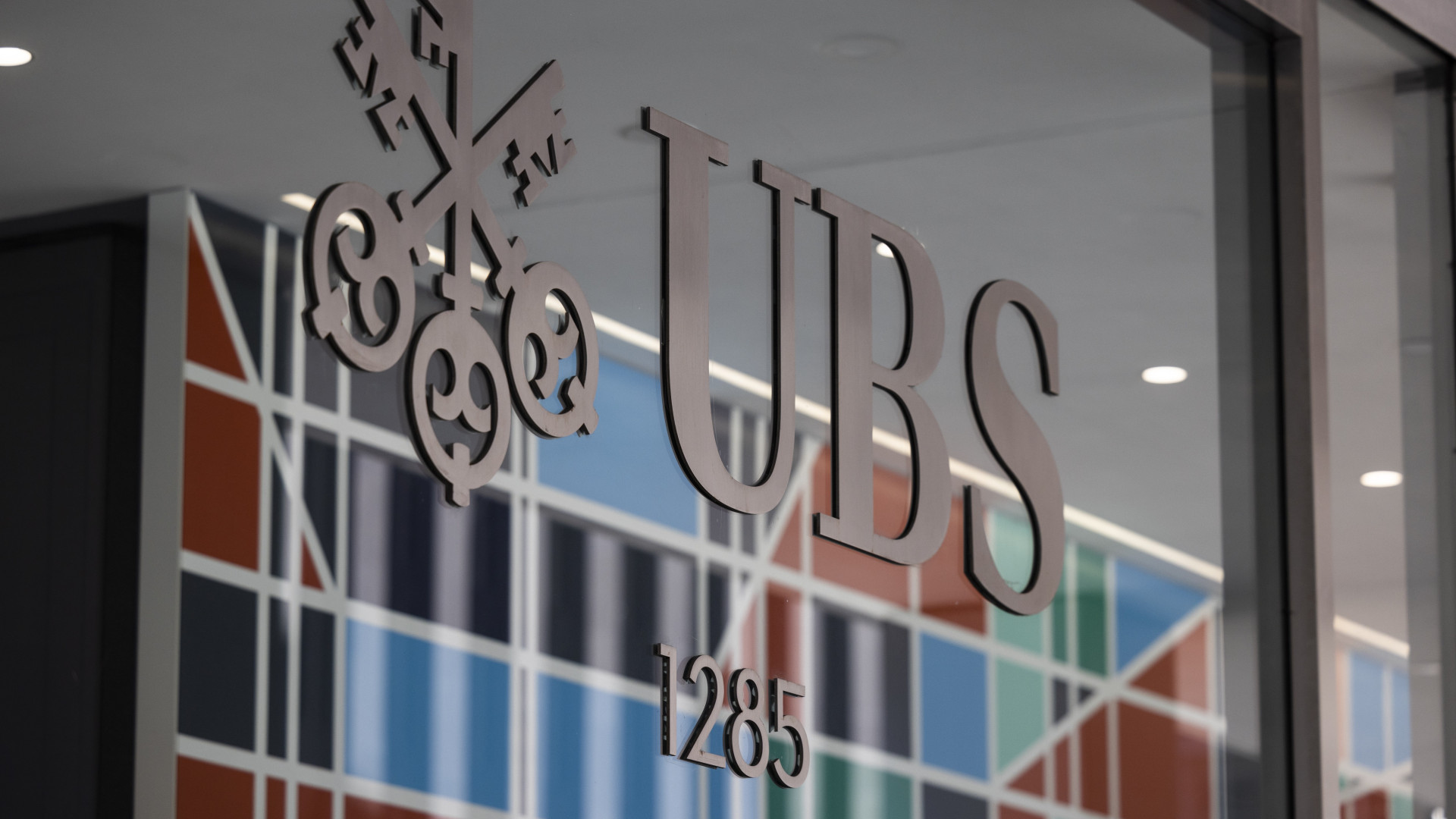 Nagy veszteségről jelentett a UBS a Credit Suisse miatt