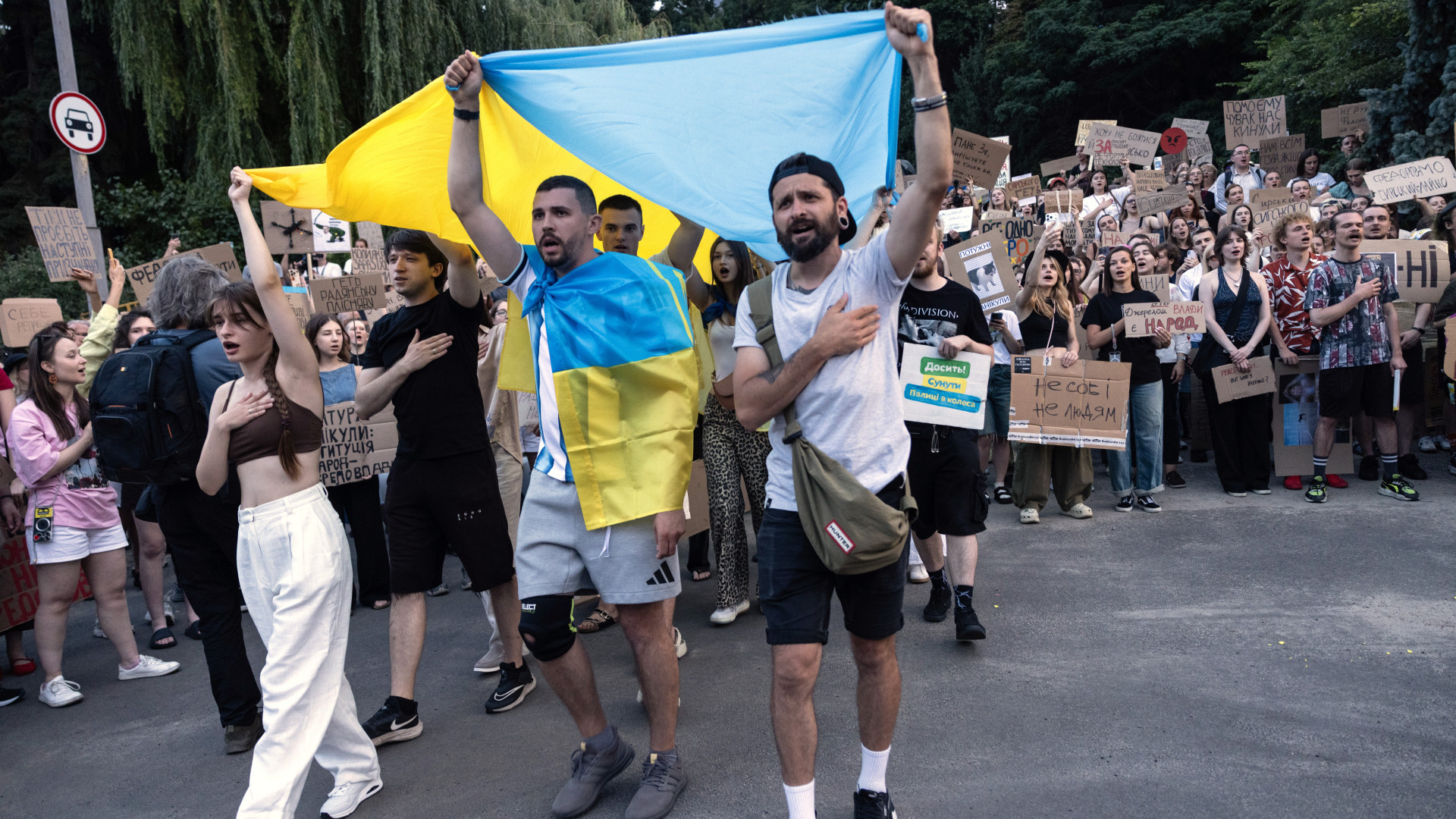 Forrnak az indulatok Ukrajnában: Zelenszkij lépése sem segített, sőt új követelés is megjelent