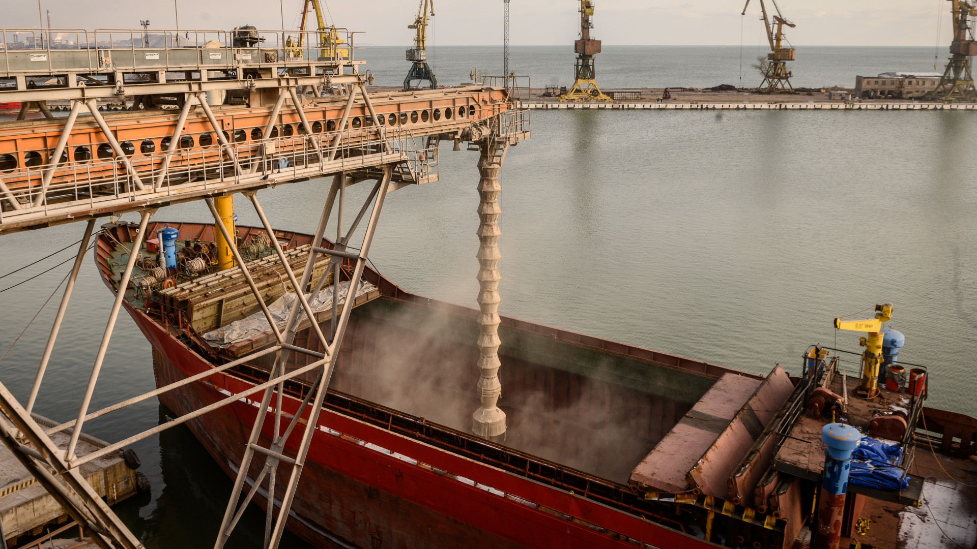 Russian Grain Transit Stalls Amid Sea of Azov Security Curbs