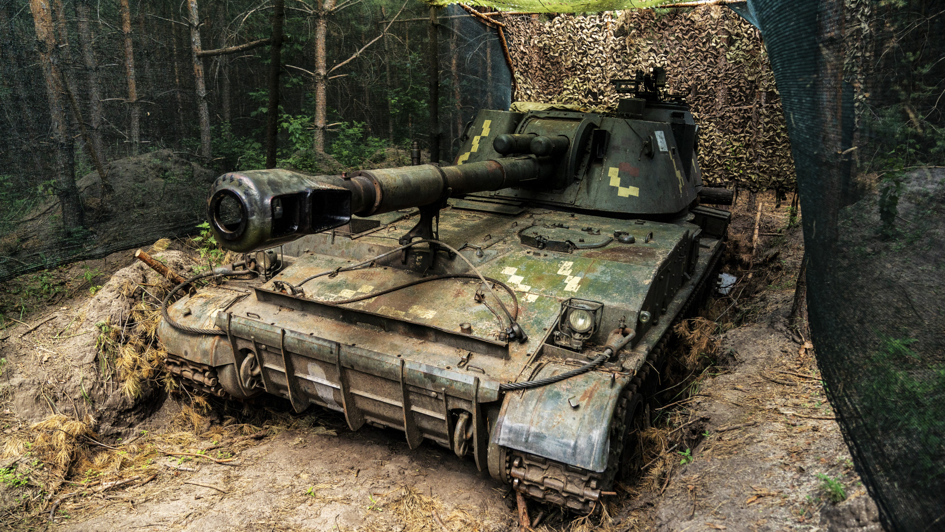 Orosz pénzből fegyverkezhet Ukrajna – Megérkezett az első részlet