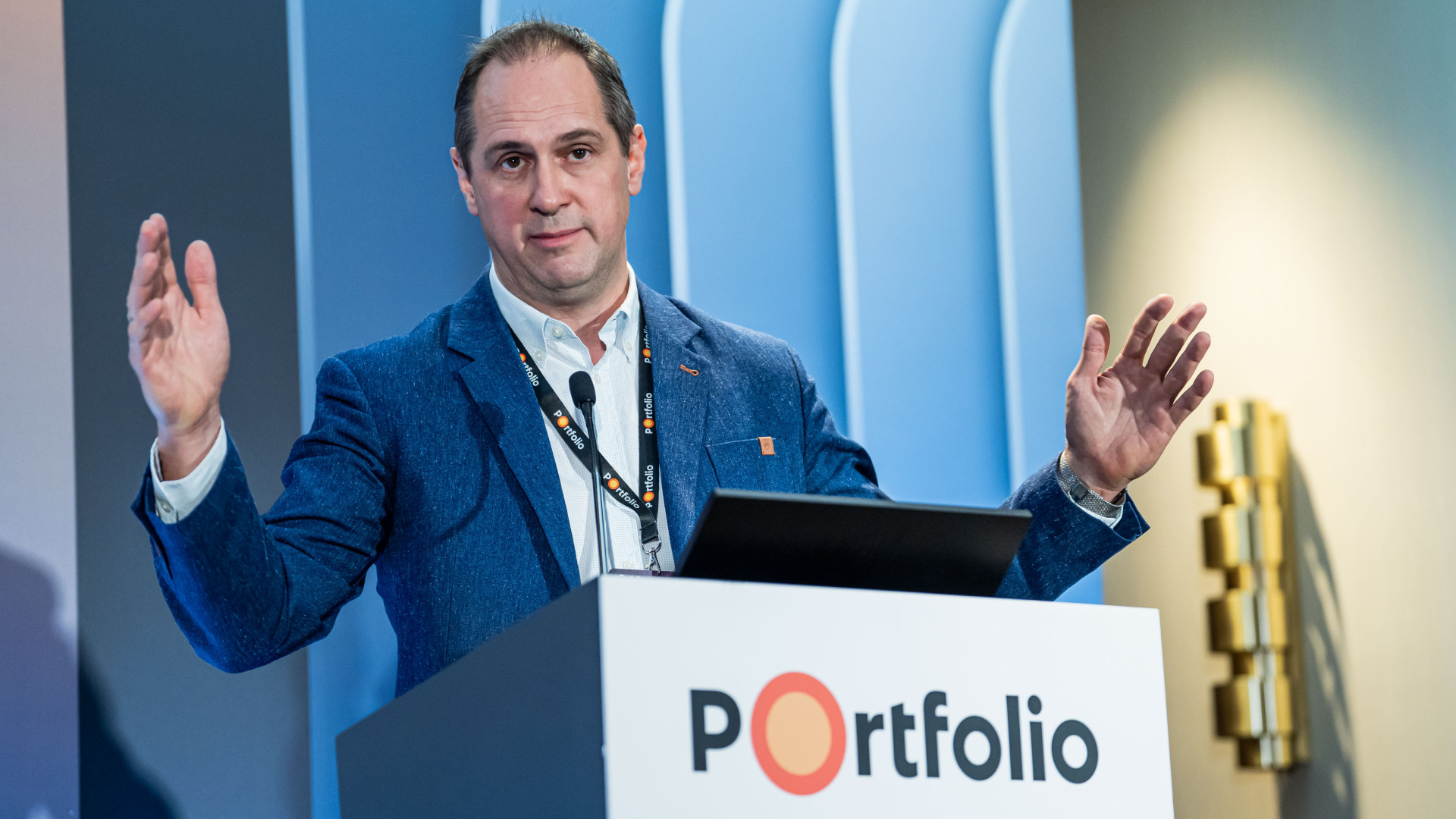 Hatalmas szakadék tátong a generációk között, ez a feje tetejére állítja a bankolást