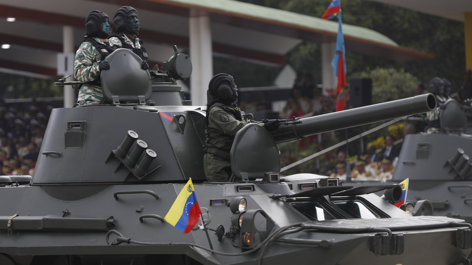 Jelentett a hírszerzés: napokon belül újabb háború robbanhat ki, felsorakoztak a hadseregek