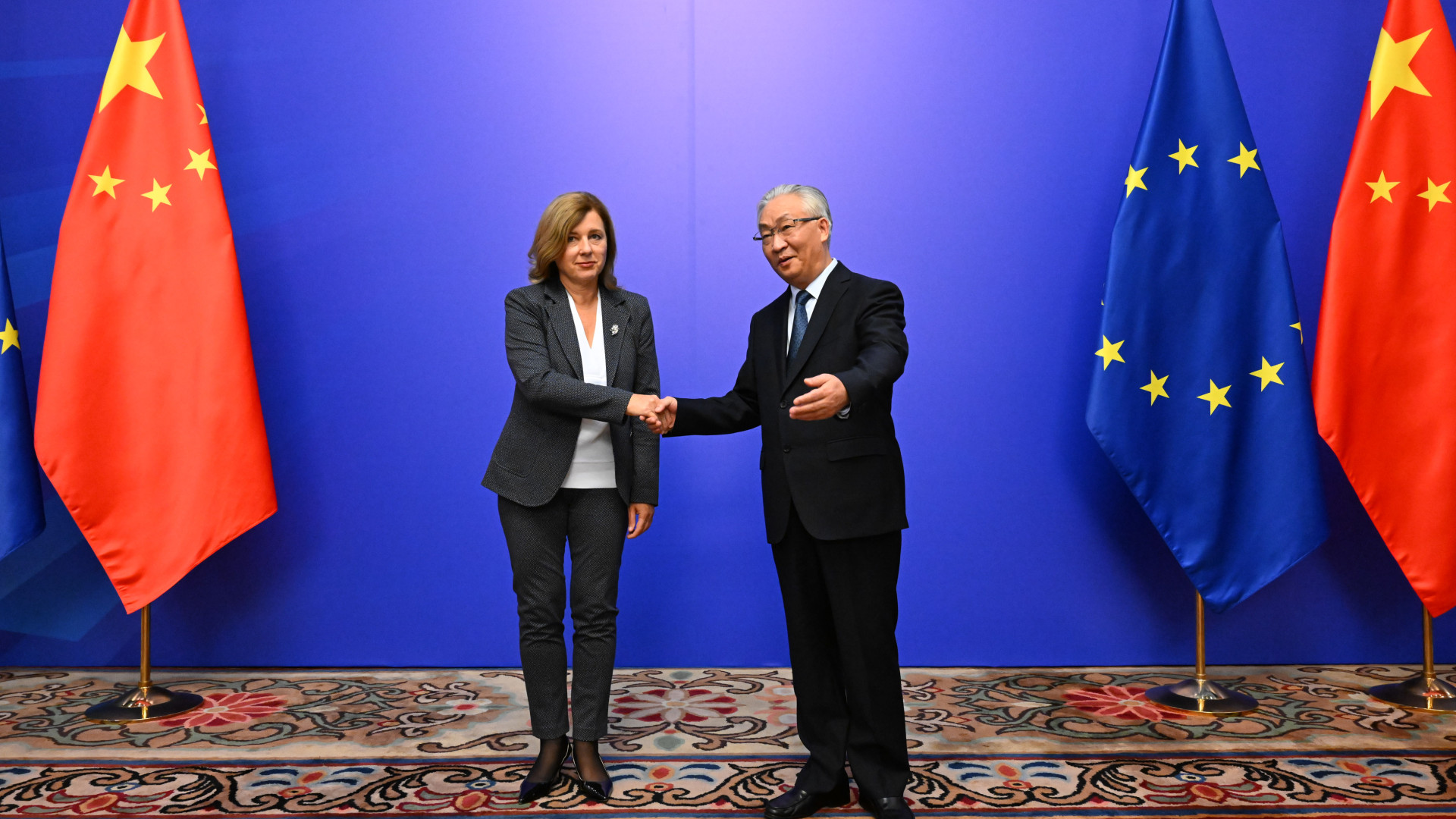 Megtörte az Európai Unió Kínát, meghátrál Peking a kémkedési fellépésnél