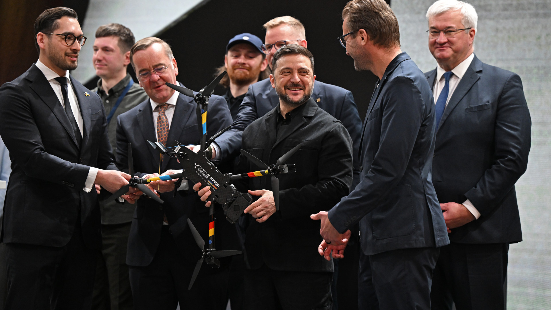 Itt a nagy bejelentés: minden eddiginél nagyobb csomagot kap Ukrajna