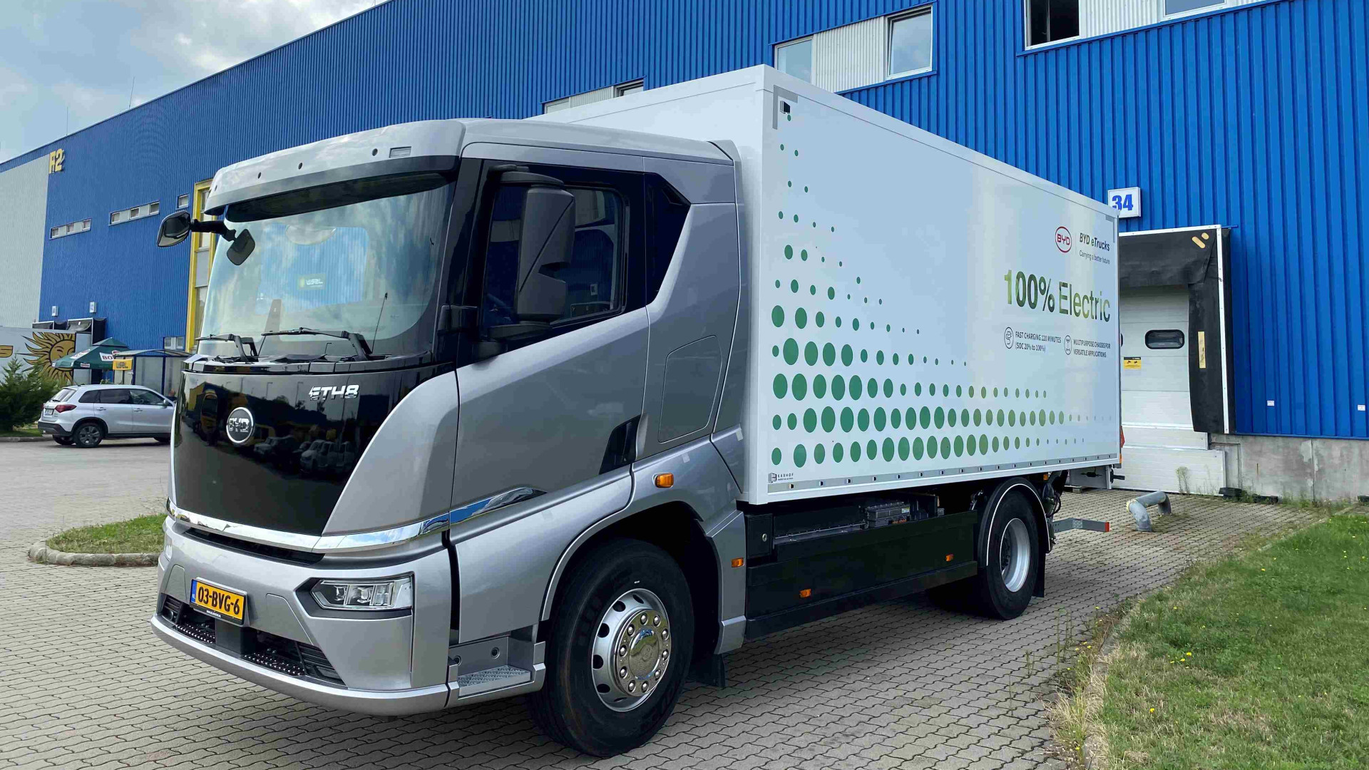 A BYD elektromos teherautóját tesztelte a Waberer's