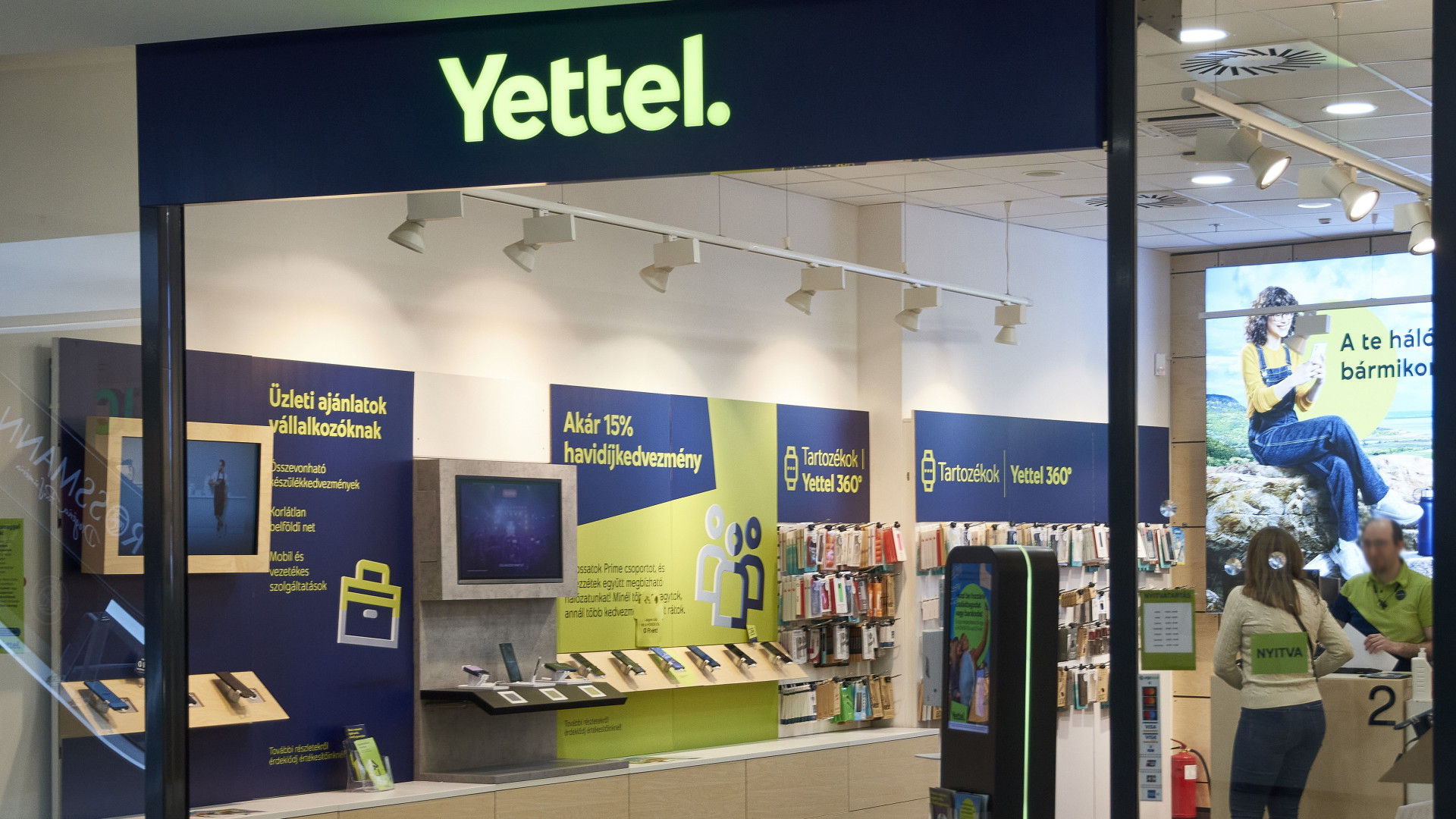 Kiszáll a Yettelből a magyar állam